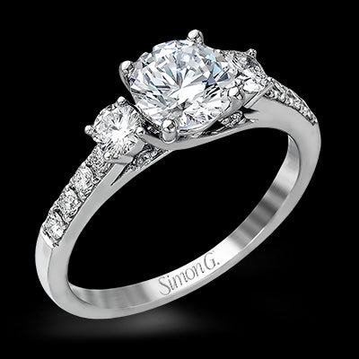 Engagement Ring in 18k Gold with Diamonds