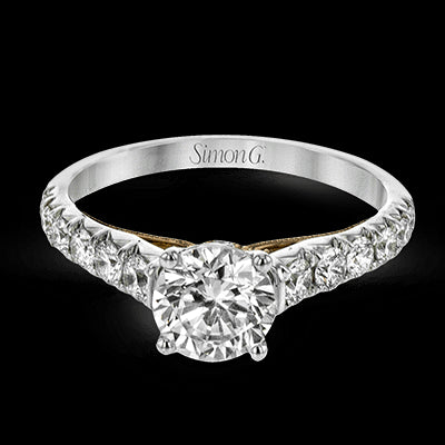 Engagement Ring in 18k Gold with Diamonds