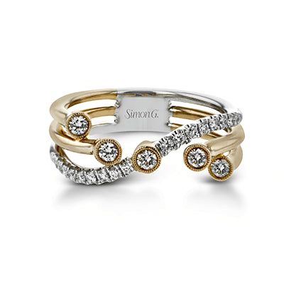 Right Hand Ring in 18k Gold with Diamonds