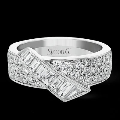 Right Hand Ring in 18k Gold with Diamonds