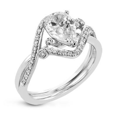 Engagement Ring in 18k Gold with Diamonds