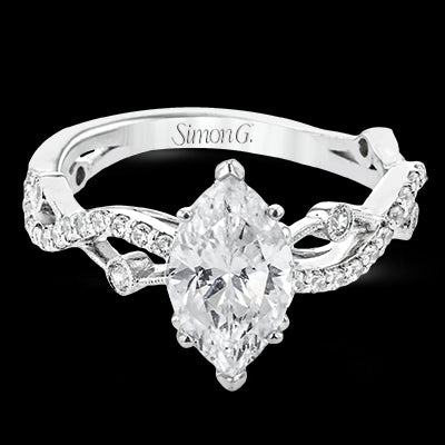 Engagement Ring in 18k Gold with Diamonds