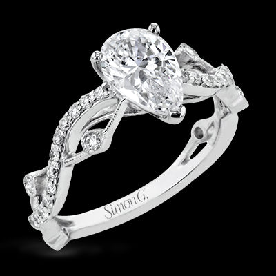 Engagement Ring in 18k Gold with Diamonds