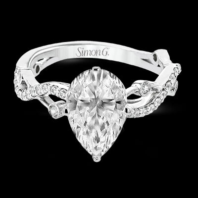 Engagement Ring in 18k Gold with Diamonds