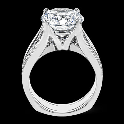 Engagement Ring in 18k Gold with Diamonds