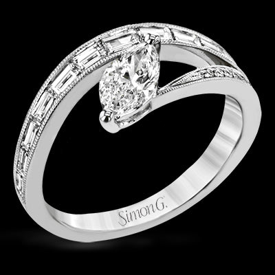 Engagement Ring in 18k Gold with Diamonds