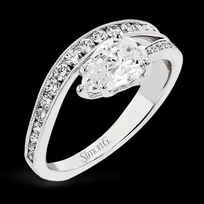 Engagement Ring in 18k Gold with Diamonds