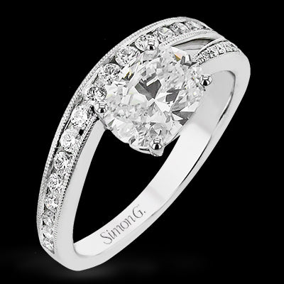 Engagement Ring in 18k Gold with Diamonds