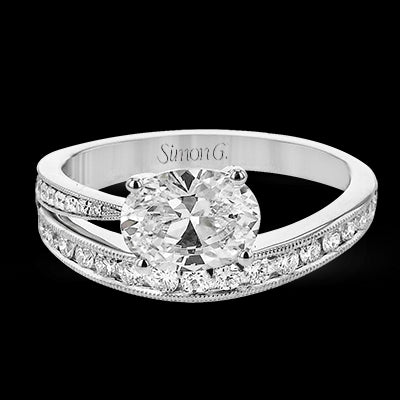 Engagement Ring in 18k Gold with Diamonds