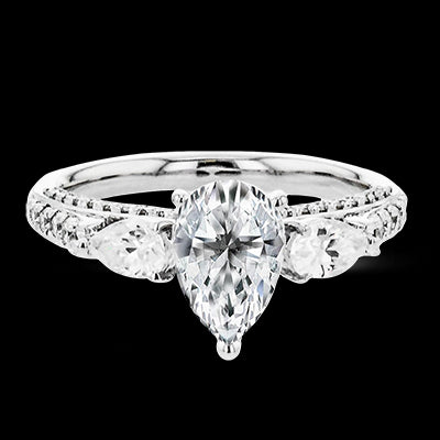 Engagement Ring in 18k Gold with Diamonds