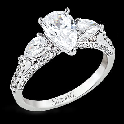 Engagement Ring in 18k Gold with Diamonds