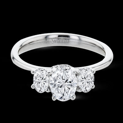 Engagement Ring in 18k Gold with Diamonds