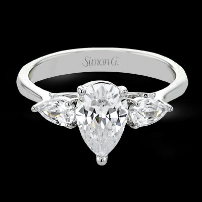 Engagement Ring in 18k Gold with Diamonds