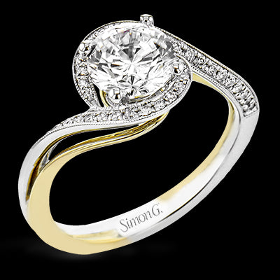Engagement Ring in 18k Gold with Diamonds