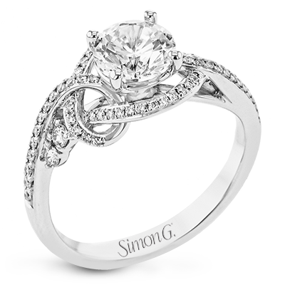 Engagement Ring in 18k Gold with Diamonds