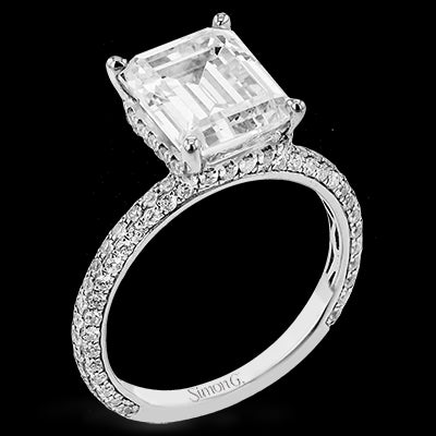 Engagement Ring in 18k Gold with Diamonds