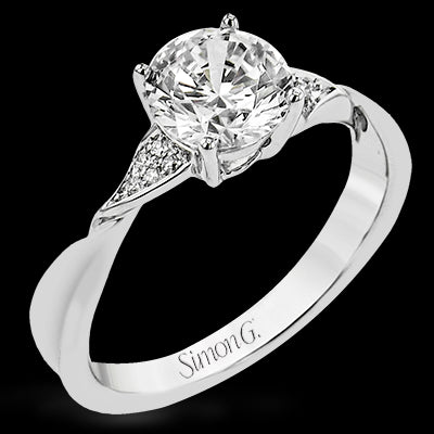 Engagement Ring in 18k Gold with Diamonds