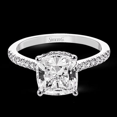 Engagement Ring in 18k Gold with Diamonds