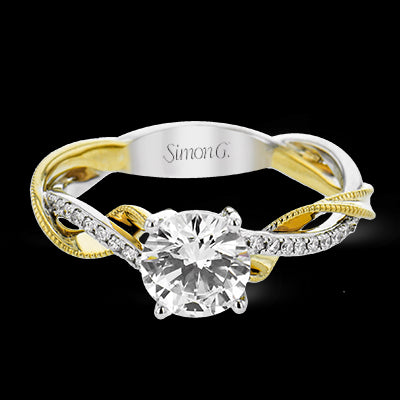 Engagement Ring in 18k Gold with Diamonds