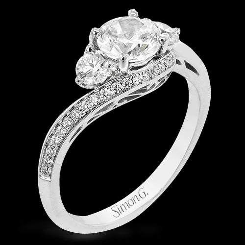 Engagement Ring in 18k Gold with Diamonds