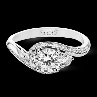 Engagement Ring in 18k Gold with Diamonds