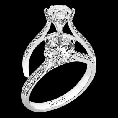 Engagement Ring in 18k Gold with Diamonds