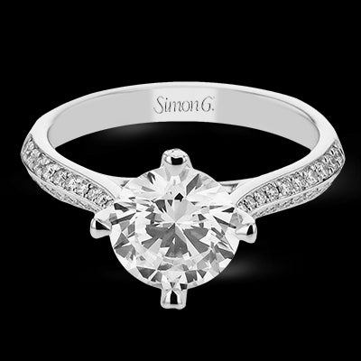 Engagement Ring in 18k Gold with Diamonds