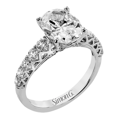 Engagement Ring in 18k Gold with Diamonds