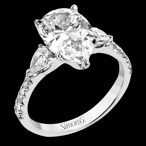 Engagement Ring in 18k Gold with Diamonds