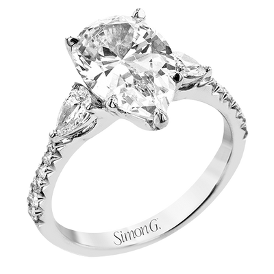 Engagement Ring in 18k Gold with Diamonds