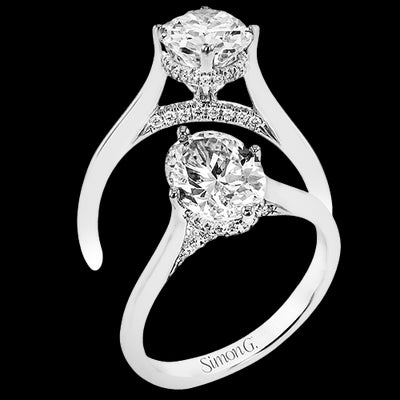 Engagement Ring in 18k Gold with Diamonds