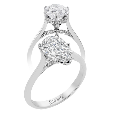 Engagement Ring in 18k Gold with Diamonds