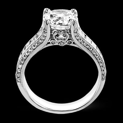 Engagement Ring in 18k Gold with Diamonds