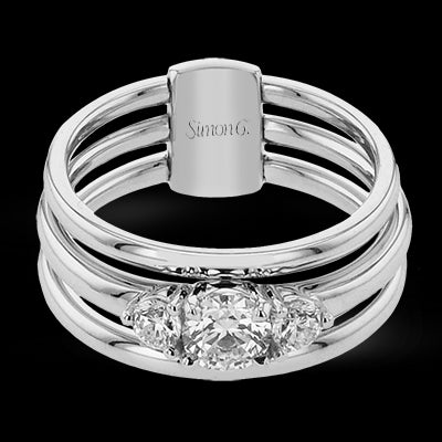 Engagement Ring in 18k Gold with Diamonds