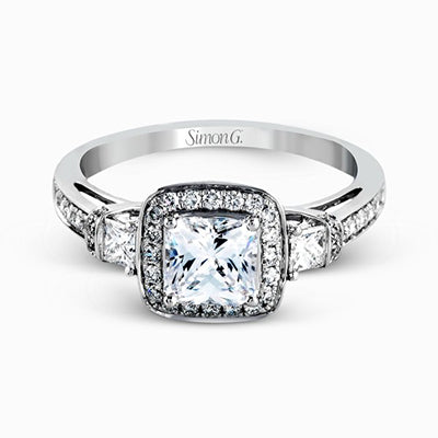 Engagement Ring in 18k Gold with Diamonds