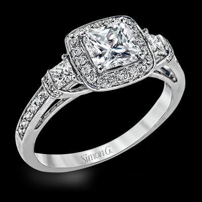 Engagement Ring in 18k Gold with Diamonds