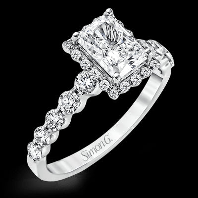 Engagement Ring in 18k Gold with Diamonds