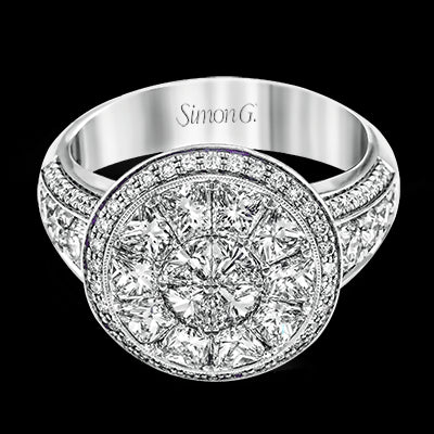 Engagement Ring in 18k Gold with Diamonds