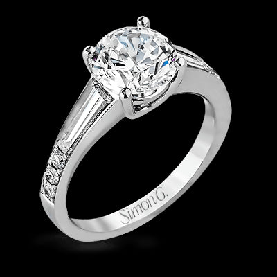 Engagement Ring in 18k Gold with Diamonds