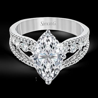 Engagement Ring in 18k Gold with Diamonds