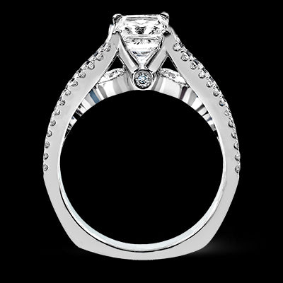 Engagement Ring in 18k Gold with Diamonds