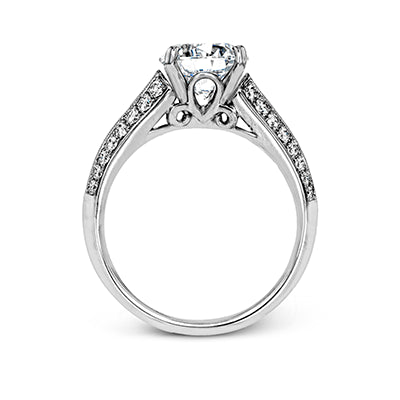 Engagement Ring in 18k Gold with Diamonds