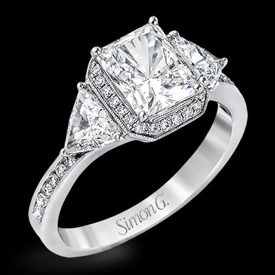 Engagement Ring in 18k Gold with Diamonds