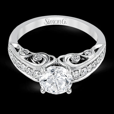 Engagement Ring in 18k Gold with Diamonds