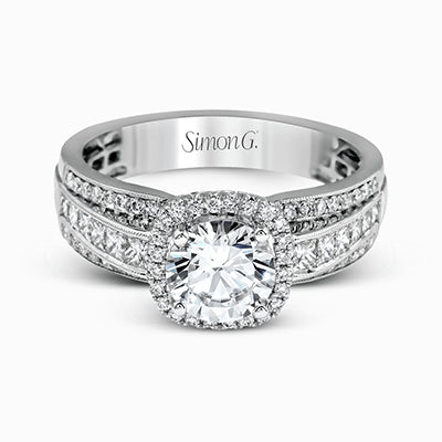 Engagement Ring in 18k Gold with Diamonds