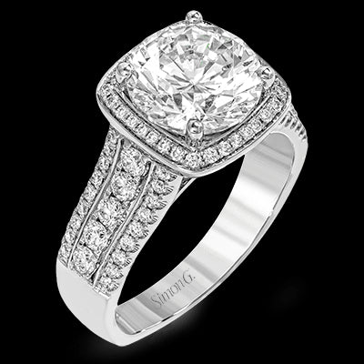 Engagement Ring in 18k Gold with Diamonds