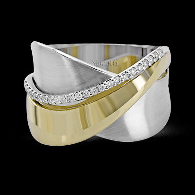 Right Hand Ring in 18k Gold with Diamonds
