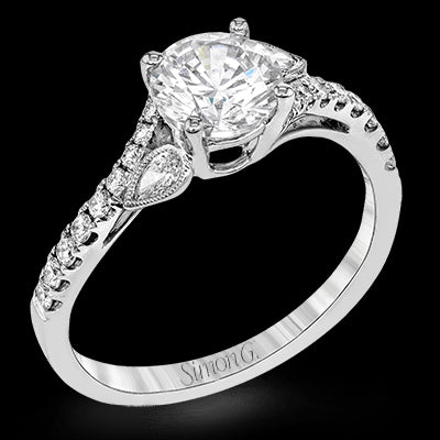 Engagement Ring in 18k Gold with Diamonds