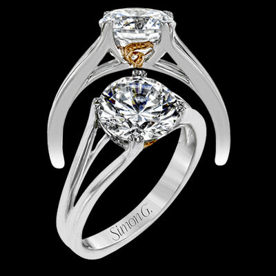 Engagement Ring in 18k Gold with Diamonds