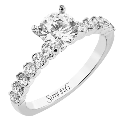 Engagement Ring in 18k Gold with Diamonds